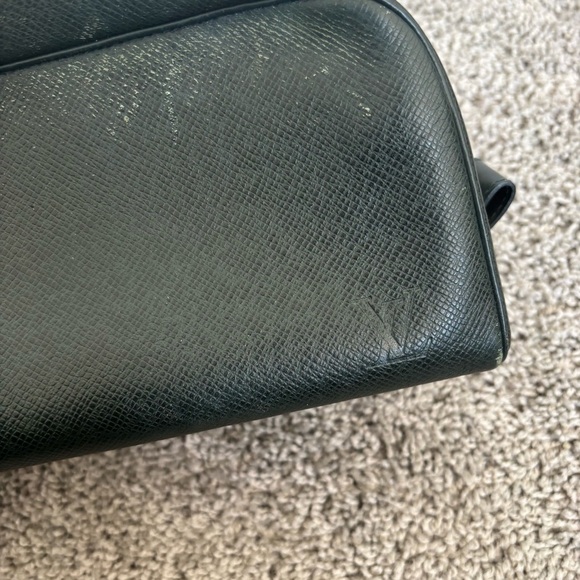 Authentic Louis Vuitton Taiga Trousse Toilette PM Clutch Bag Green - Picture 12 of 15